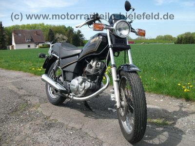 Yamaha_SR125_10F_schwarz_grosse_Scheibe_SR_125_125SE_SR125SE_40.jpg