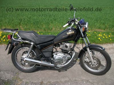 Yamaha_SR125_10F_schwarz_grosse_Scheibe_SR_125_125SE_SR125SE_43.jpg