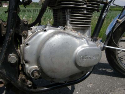 Honda_CB_250G_schwarz_KONI_braune_Sitzbank_Motor_CJ_250T_72.jpg
