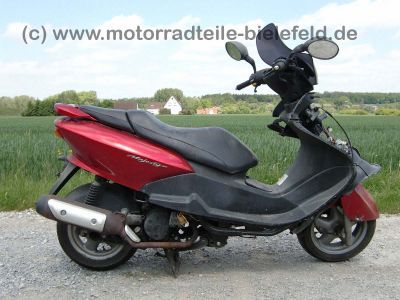 Yamaha_YP125_Majesty_rot_SE02_wie_MBK_Skyliner_YP_XC_125_R_D_125D_125R_42.jpg