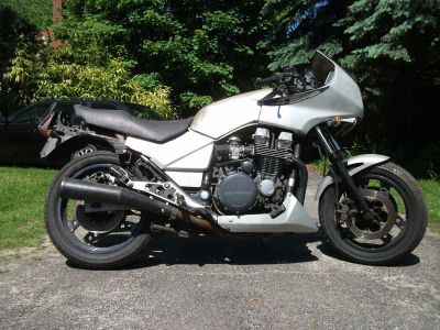 Honda_CBX750F_RC17_silber_CBX_750_CBX750_F_750F_1.jpg