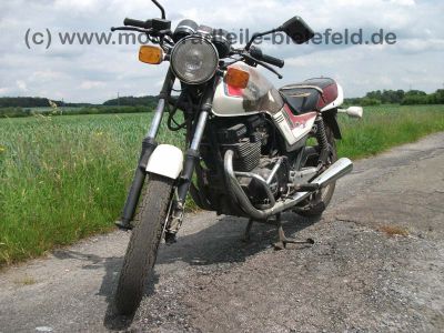Suzuki_GSX400E_GK53C_weissrot_GS_GSX_250_400_GSX250_GSX400_E_250E_400E_GS25x_GS40x_GK_53_C_3_.jpg