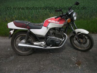 Suzuki_GSX400E_GK53C_weissrot_GS_GSX_250_400_GSX250_GSX400_E_250E_400E_GS25x_GS40x_GK_53_C_42_.jpg