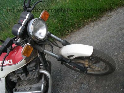 Suzuki_GSX400E_GK53C_weissrot_GS_GSX_250_400_GSX250_GSX400_E_250E_400E_GS25x_GS40x_GK_53_C_44_.jpg