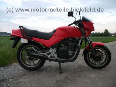 Suzuki_GSX550ES_GN71D_GSX550_GSX_550E_550ES_550EF_500_550_600_750_E_ES_EF_feuerwehrrot_40_.jpg