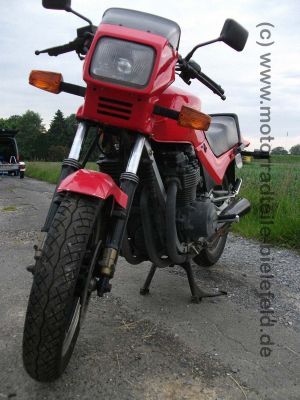 Suzuki_GSX550ES_GN71D_GSX550_GSX_550E_550ES_550EF_500_550_600_750_E_ES_EF_feuerwehrrot_75_.jpg