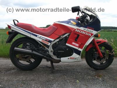 Honda_VF500F2_PC12_VF_400_500_700_750_VF400_VF500_VF700_VF750_F_F2_fast_neuer_Auspuff_1_.jpg
