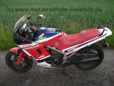 Honda_VF500F2_PC12_VF_400_500_700_750_VF400_VF500_VF700_VF750_F_F2_fast_neuer_Auspuff_42_.jpg