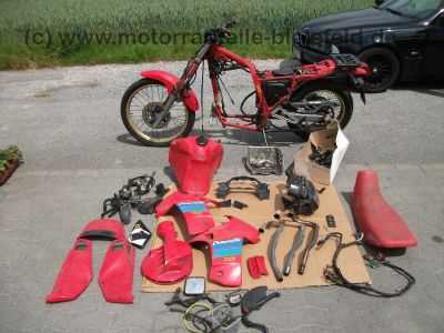 Honda_NX650_Dominator_RD02_rot_ohne_Motor_NX_XR_SLR_650_RD06_RD08_RD09_Ersatzteile_4_.jpg