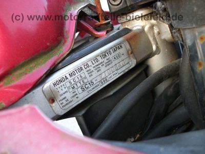 Honda_VF1000F_SC15_silberrot_ohne_Motor_VF1000_VF_1000_1100_F_F2_C_1000F_1000F2_1100C_78_.jpg