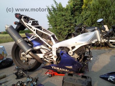Yamaha_YZF_1000_R1_RN04_Crash_YZF1000_wie_RN01_750_600_R6_R7_141.jpg