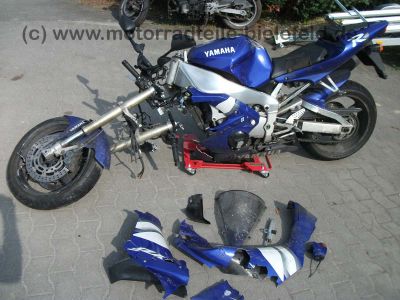 Yamaha_YZF_1000_R1_RN04_Crash_YZF1000_wie_RN01_750_600_R6_R7_3.jpg