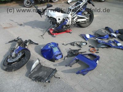 Yamaha_YZF_1000_R1_RN04_Crash_YZF1000_wie_RN01_750_600_R6_R7_8.jpg