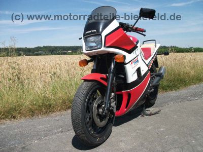 Honda_VF_500_F_500F_PC12_rot_weiss_Keim_Verkleidung_Giuliari_Sitzbank_VF500_VF400_400_F_F2_500F_550F2_VF500F_VF500F2_3.jpg