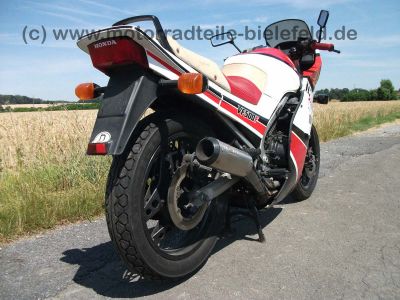 Honda_VF_500_F_500F_PC12_rot_weiss_Keim_Verkleidung_Giuliari_Sitzbank_VF500_VF400_400_F_F2_500F_550F2_VF500F_VF500F2_50.jpg