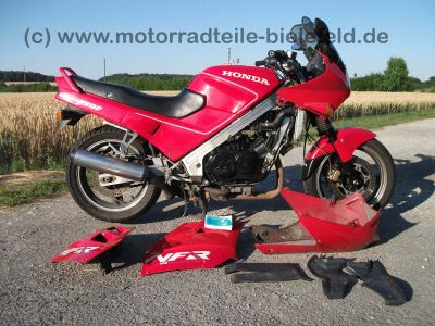 Honda_VFR_750_F_750F_VFR750F_rot_RC24_wie_RC36_VF_VFR_400_500_700_750_F_S_C_1.jpg