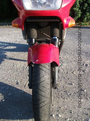 Honda_VFR_750_F_750F_VFR750F_rot_RC24_wie_RC36_VF_VFR_400_500_700_750_F_S_C_152.jpg