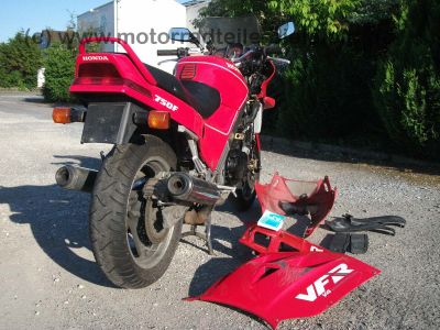 Honda_VFR_750_F_750F_VFR750F_rot_RC24_wie_RC36_VF_VFR_400_500_700_750_F_S_C_2.jpg
