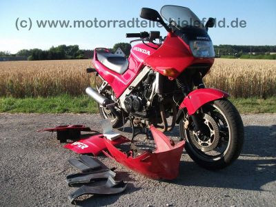 Honda_VFR_750_F_750F_VFR750F_rot_RC24_wie_RC36_VF_VFR_400_500_700_750_F_S_C_3.jpg