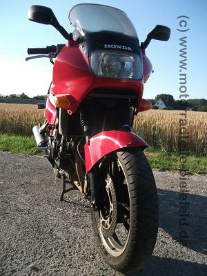 Honda_VFR_750_F_750F_VFR750F_rot_RC24_wie_RC36_VF_VFR_400_500_700_750_F_S_C_39.jpg