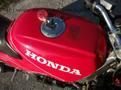Honda_VFR_750_F_750F_VFR750F_rot_RC24_wie_RC36_VF_VFR_400_500_700_750_F_S_C_69.jpg