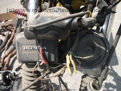Honda_XL_500R_gelb_Extras_PD02_Zylinderkopf_Vergaser_OK_XL_250_500_XL250_XL500_S_R_PD01_MD03_101.jpg
