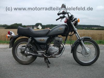 Honda_CM_250C_Chopper_schwarz_MC06_wie_CB_CM_125_185_200_250_400_C_T_N_MC01_NC01_37.jpg