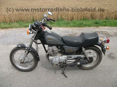 Honda_CM_250C_Chopper_schwarz_MC06_wie_CB_CM_125_185_200_250_400_C_T_N_MC01_NC01_5.jpg