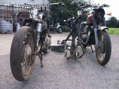 Honda_CB_250K4_rot_original_Auspuff_250_CB250_K_K4_B4_250K_250K4_250B4_CB250K_CB250K4_CB250B4_02_1973_3.jpg