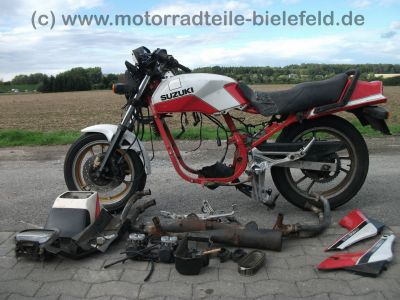 Suzuki_GSX_550EF_rotweiss_Wrack_GN71D_wie_GSX_400_500_550_750_E_ES_EF_1.jpg
