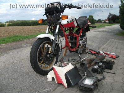 Suzuki_GSX_550EF_rotweiss_Wrack_GN71D_wie_GSX_400_500_550_750_E_ES_EF_2.jpg