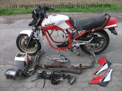 Suzuki_GSX_550EF_rotweiss_Wrack_GN71D_wie_GSX_400_500_550_750_E_ES_EF_5.jpg