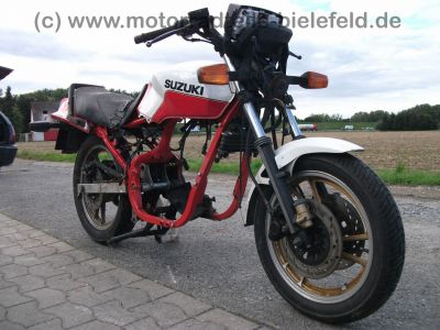 Suzuki_GSX_550EF_rotweiss_Wrack_GN71D_wie_GSX_400_500_550_750_E_ES_EF_98.jpg