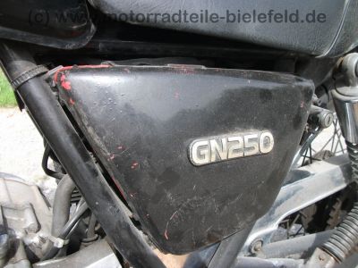 Suzuki_GN_250_schwarzrot_NJ42A_wie_GN_DR_125_250_400_GN125_GN250_GN400_40.jpg