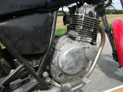 Suzuki_GN_250_schwarzrot_NJ42A_wie_GN_DR_125_250_400_GN125_GN250_GN400_78.jpg
