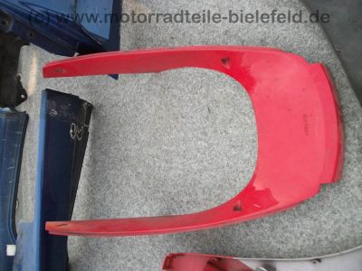 Kawasaki_GPX_600R_rot_und_blau_Gepaecktraeger_Heckumbau_wie_GPZ_GPX_ZZR_ZX_600_A_B_C_D_R_42.jpg
