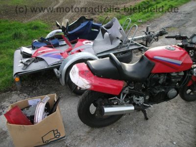 Kawasaki_GPX_600R_rot_und_blau_Gepaecktraeger_Heckumbau_wie_GPZ_GPX_ZZR_ZX_600_A_B_C_D_R_5.jpg