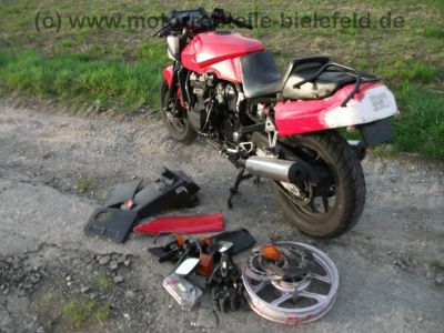 Kawasaki_GPX_600R_rot_und_blau_Gepaecktraeger_Heckumbau_wie_GPZ_GPX_ZZR_ZX_600_A_B_C_D_R_59.jpg