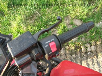Kawasaki_GPX_600R_rot_und_blau_Gepaecktraeger_Heckumbau_wie_GPZ_GPX_ZZR_ZX_600_A_B_C_D_R_82.jpg
