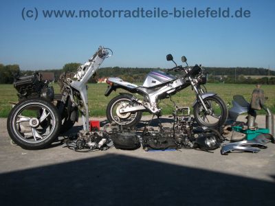 Yamaha_TDM_850_3VD_silber_teilzerlegt_Motor_Verkleidung_wie_XTZ_750_TRX_3LD_4TX_4UN_2.jpg