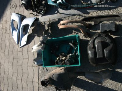 Yamaha_TDM_850_3VD_silber_teilzerlegt_Motor_Verkleidung_wie_XTZ_750_TRX_3LD_4TX_4UN_27.jpg