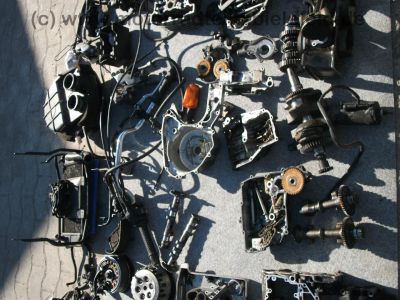 Yamaha_TDM_850_3VD_silber_teilzerlegt_Motor_Verkleidung_wie_XTZ_750_TRX_3LD_4TX_4UN_29.jpg