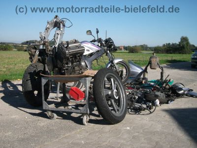 Yamaha_TDM_850_3VD_silber_teilzerlegt_Motor_Verkleidung_wie_XTZ_750_TRX_3LD_4TX_4UN_3.jpg
