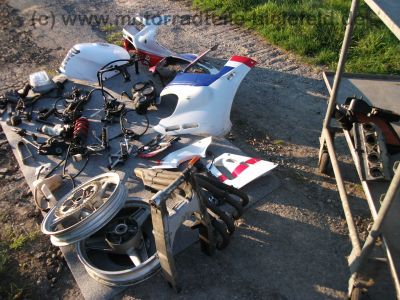Honda_CBR_600F_PC19_PC23_Restteile_Motor_Tank_Maske_Tacho_wie_500_600_1000_F_PC20_SC21_8.jpg