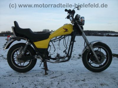 Honda_VF_750_C_Magna_RC09_gelb_wie_700_V45_C_F_S_RC07_RC15_RC21_103.jpg