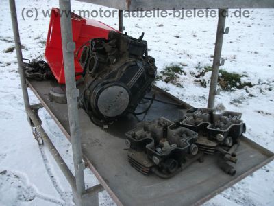 Honda_VF_750_C_Magna_RC09_gelb_wie_700_V45_C_F_S_RC07_RC15_RC21_3.jpg