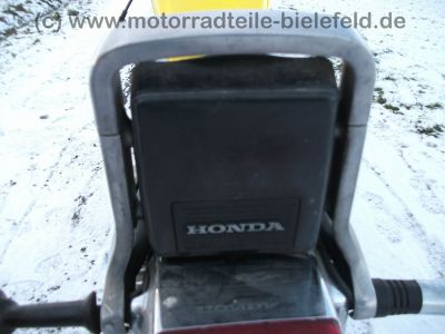 Honda_VF_750_C_Magna_RC09_gelb_wie_700_V45_C_F_S_RC07_RC15_RC21_88.jpg