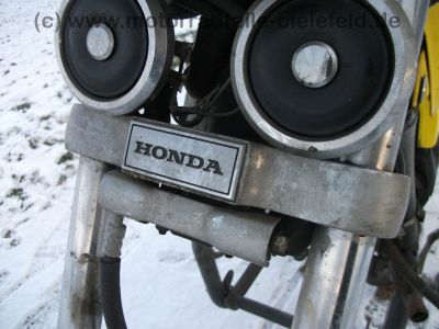 Honda_VF_750_C_Magna_RC09_gelb_wie_700_V45_C_F_S_RC07_RC15_RC21_91.jpg