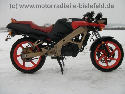 Honda_NSR_125_F_naked_JC20_orange_wie_NSR_CRM_125_R_JC22_JD_10_13_15_JD10_JD13_JD15_60.jpg