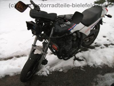 Yamaha_XJ_600_51J_grau-weiss_Crash_-_wie_XJ_550_650_700_750_2.jpg
